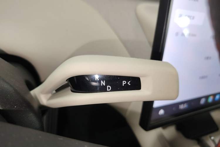 Used Xiaomi Auto YU7 2025 Ultra-Long Range High-Performance All-Wheel-Drive Max Edition Gear Lever