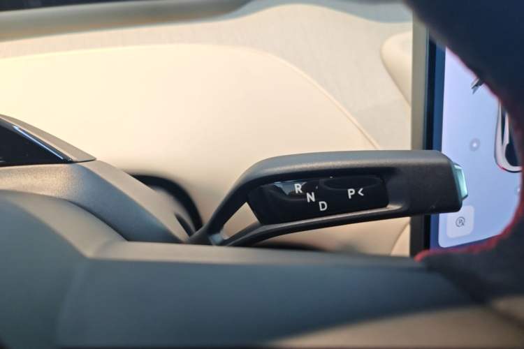 Used Xiaomi Auto YU7 2025 Ultra-Long Range High-Performance All-Wheel-Drive Max Edition Gear Lever