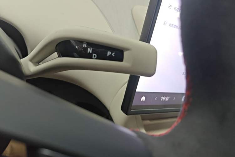 Used Xiaomi Auto YU7 2025 Ultra-Long Range High-Performance All-Wheel-Drive Max Edition Gear Lever