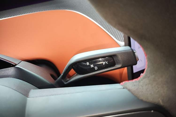 Used Xiaomi Auto YU7 2025 Ultra-Long Range High-Performance All-Wheel-Drive Max Edition Gear Lever