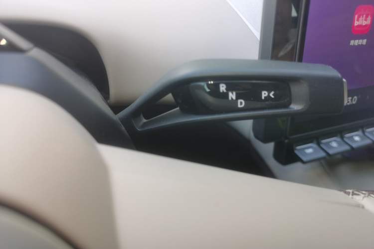 Used Xiaomi Auto YU7 2025 Ultra-Long Range Rear-Wheel Drive Version Gear Lever