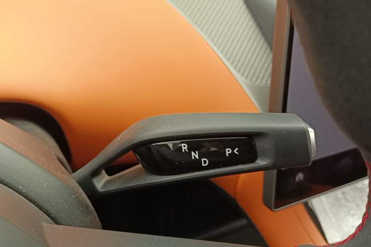 Used Xiaomi Auto YU7 2025 Ultra-Long Range High-Performance All-Wheel-Drive Max Edition Gear Lever