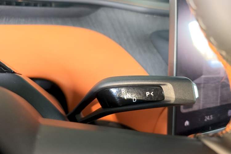 Used Xiaomi Auto YU7 2025 Ultra-Long Range Rear-Wheel Drive Version Gear Lever