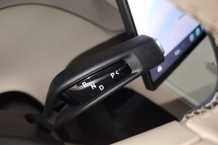 Used Xiaomi Auto YU7 2025 Ultra-Long Range High-Performance All-Wheel-Drive Max Edition Gear Lever