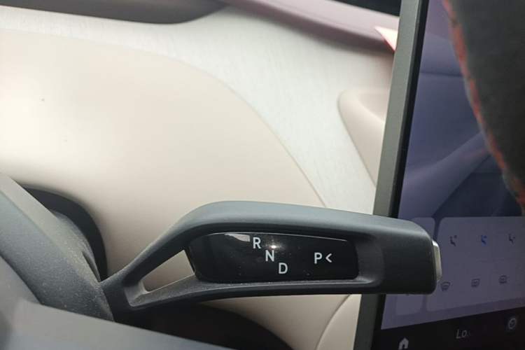 Used Xiaomi Auto YU7 2025 Ultra-Long Range High-Performance All-Wheel-Drive Max Edition Gear Lever