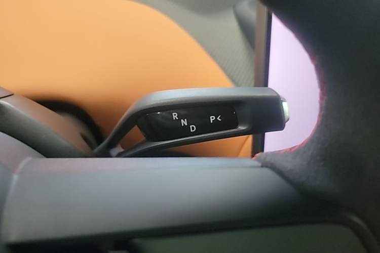 Used Xiaomi Auto YU7 2025 Ultra-Long Range High-Performance All-Wheel-Drive Max Edition Gear Lever