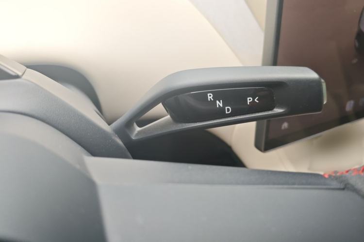 Used Xiaomi Auto YU7 2025 Ultra-Long Range High-Performance All-Wheel-Drive Max Edition Gear Lever