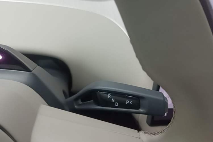 Used Xiaomi Auto YU7 2025 Ultra-Long Range Rear-Wheel Drive Version Gear Lever