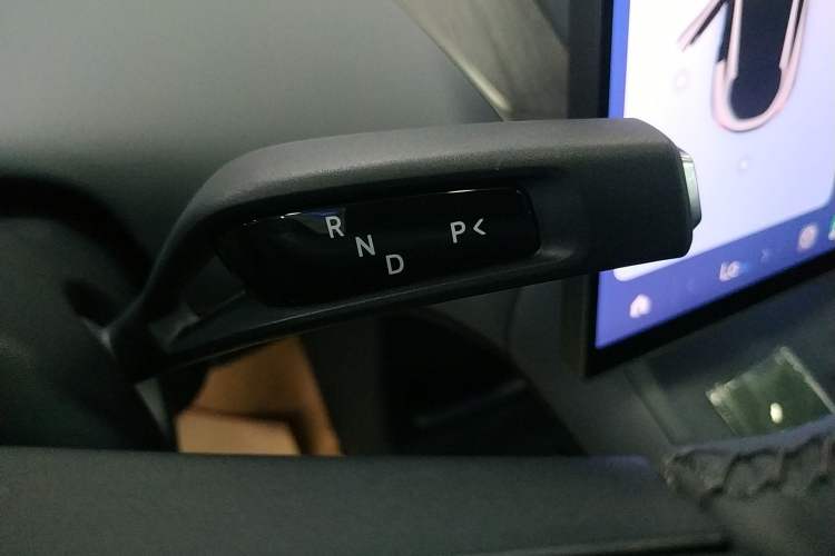 Used Xiaomi Auto YU7 2025 Ultra-Long Range Rear-Wheel Drive Version Gear Lever
