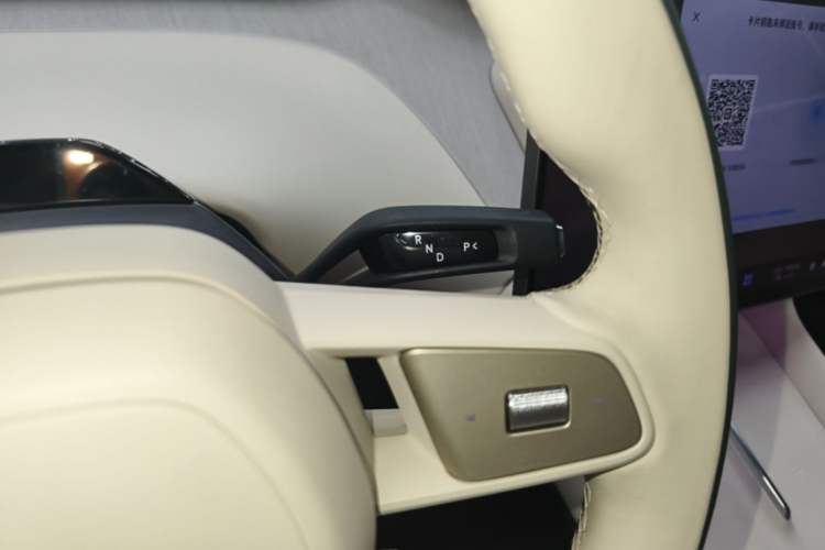 Used Xiaomi Auto YU7 2025 Ultra-Long Range High-Performance All-Wheel-Drive Max Edition Gear Lever