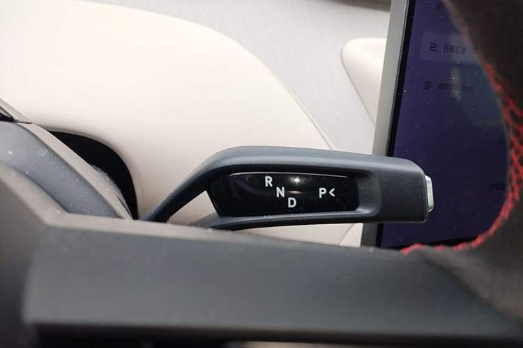 Used Xiaomi Auto YU7 2025 Ultra-Long Range High-Performance All-Wheel-Drive Max Edition Gear Lever