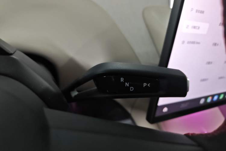 Used Xiaomi Auto YU7 2025 Ultra-Long Range High-Performance All-Wheel-Drive Max Edition Gear Lever
