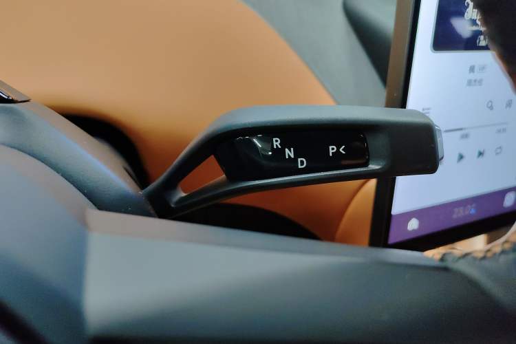 Used Xiaomi Auto YU7 2025 Ultra-Long Range High-Performance All-Wheel-Drive Max Edition Gear Lever
