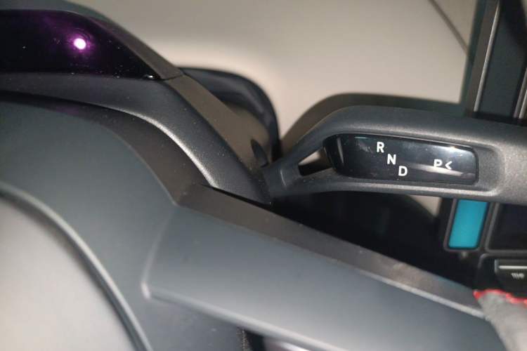 Used Xiaomi Auto YU7 2025 Ultra-Long Range High-Performance All-Wheel-Drive Max Edition Gear Lever