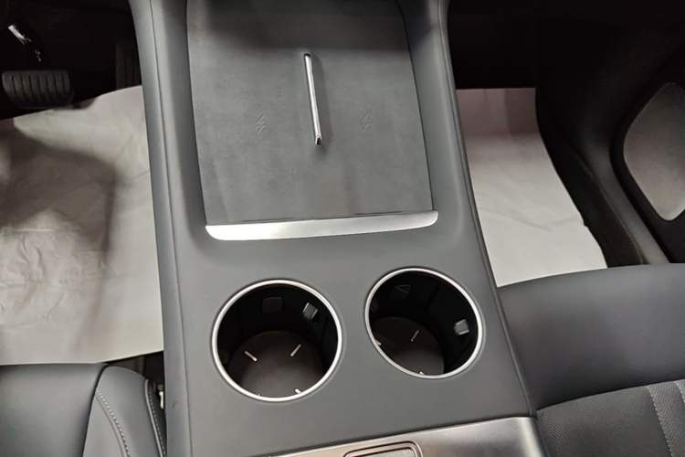 Used Xiaomi Auto YU7 2025 Ultra-Long Range High-Performance All-Wheel-Drive Max Edition Gear Lever