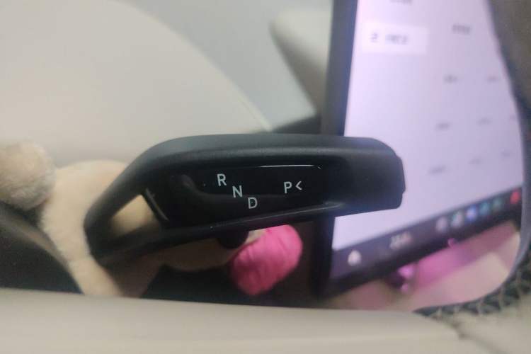 Used Xiaomi Auto YU7 2025 Ultra-Long Range High-Performance All-Wheel-Drive Max Edition Gear Lever