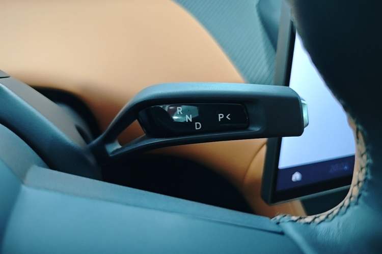 Used Xiaomi Auto YU7 2025 Ultra-Long Range High-Performance All-Wheel-Drive Max Edition Gear Lever