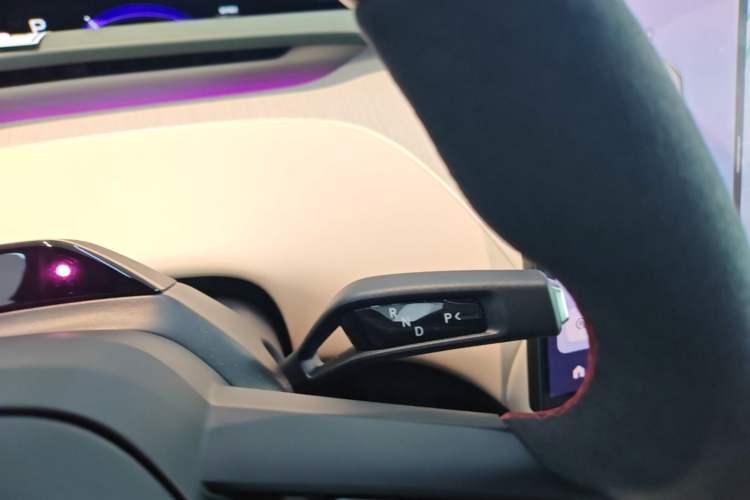 Used Xiaomi Auto YU7 2025 Ultra-Long Range High-Performance All-Wheel-Drive Max Edition Gear Lever
