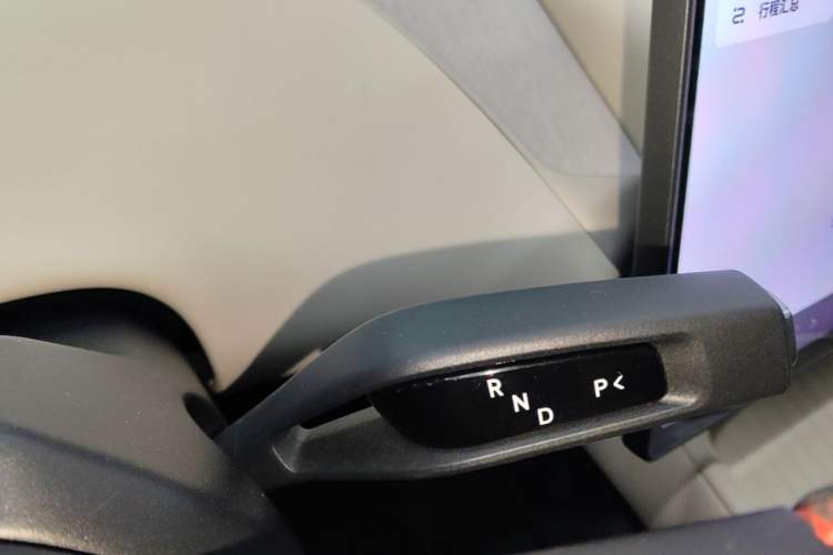Used Xiaomi Auto YU7 2025 Ultra-Long Range High-Performance All-Wheel-Drive Max Edition Gear Lever