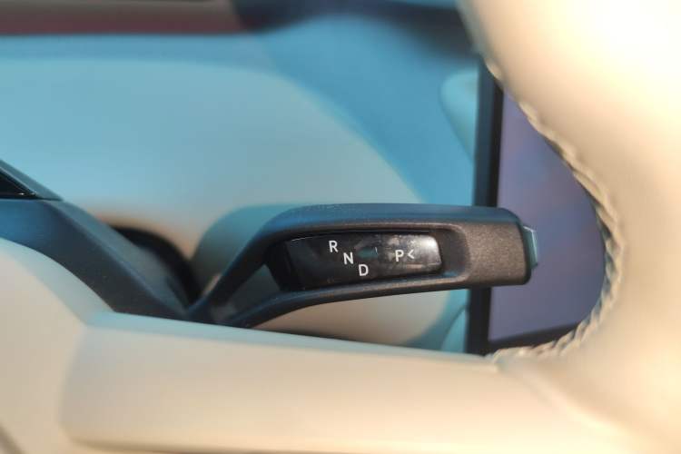 Used Xiaomi Auto YU7 2025 Ultra-Long Range Rear-Wheel Drive Version Gear Lever
