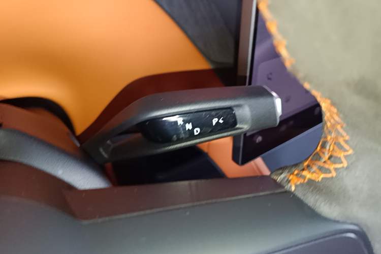 Used Xiaomi Auto YU7 2025 Ultra-Long Range Rear-Wheel Drive Version Gear Lever