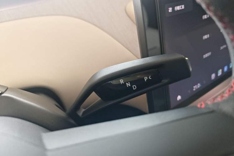Used Xiaomi Auto YU7 2025 Ultra-Long Range High-Performance All-Wheel-Drive Max Edition Gear Lever