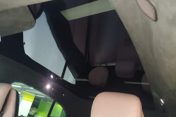 Used Xiaomi Auto YU7 2025 Ultra-Long Range High-Performance All-Wheel-Drive Max Edition Headliner