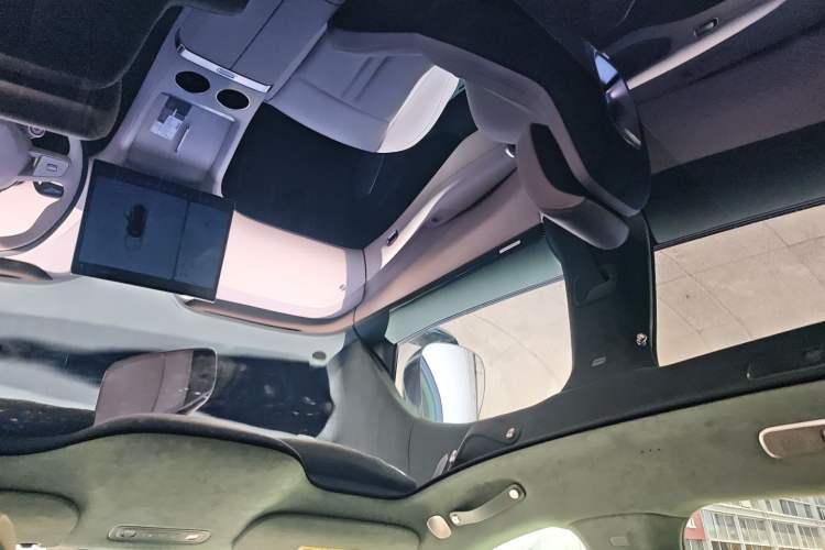 Used Xiaomi Auto YU7 2025 Ultra-Long Range High-Performance All-Wheel-Drive Max Edition Headliner