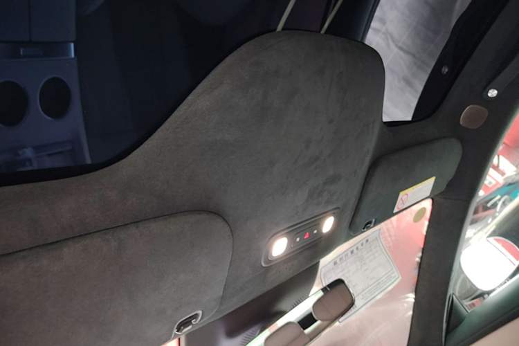 Used Xiaomi Auto YU7 2025 Ultra-Long Range High-Performance All-Wheel-Drive Max Edition Headliner