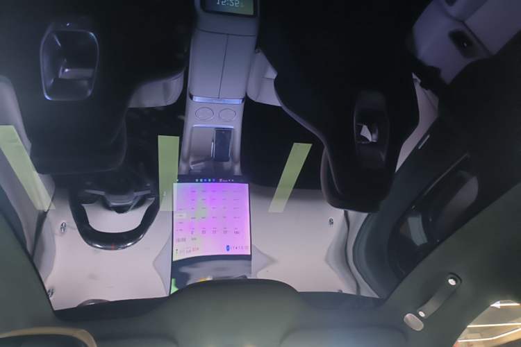 Used Xiaomi Auto YU7 2025 Ultra-Long Range High-Performance All-Wheel-Drive Max Edition Headliner