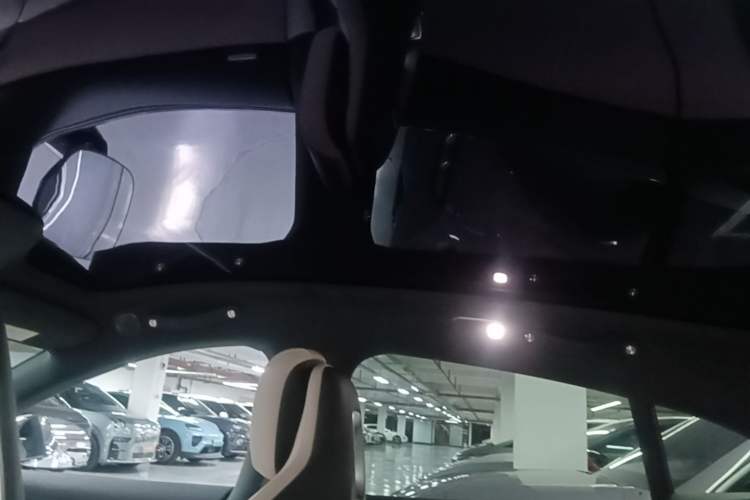 Used Xiaomi Auto YU7 2025 Ultra-Long Range High-Performance All-Wheel-Drive Max Edition Headliner