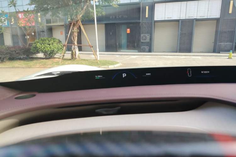Used Xiaomi Auto YU7 2025 Ultra-Long Range High-Performance All-Wheel-Drive Max Edition Instrument Cluster