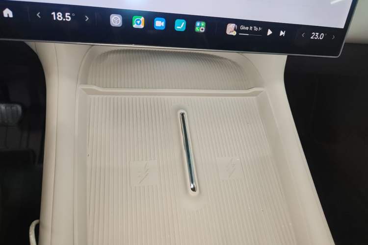 Used Xiaomi Auto YU7 2025 Ultra-Long Range High-Performance All-Wheel-Drive Max Edition Interior 1