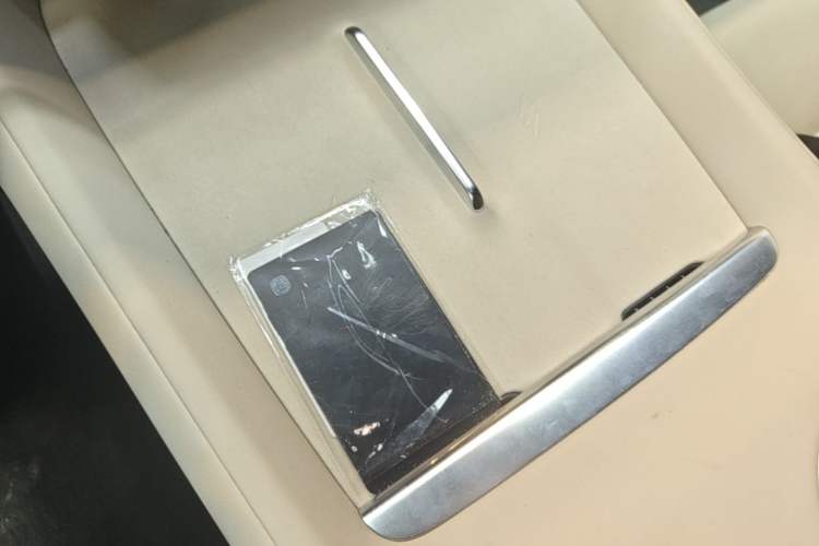 Used Xiaomi Auto YU7 2025 Ultra-Long Range High-Performance All-Wheel-Drive Max Edition Interior 1