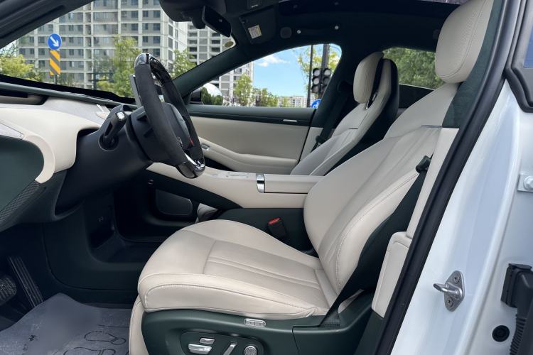 Used Xiaomi Auto YU7 2025 Ultra-Long Range High-Performance All-Wheel-Drive Max Edition Interior 1