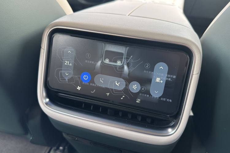Used Xiaomi Auto YU7 2025 Ultra-Long Range High-Performance All-Wheel-Drive Max Edition Interior 11