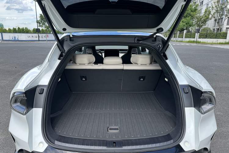 Used Xiaomi Auto YU7 2025 Ultra-Long Range High-Performance All-Wheel-Drive Max Edition Interior 12