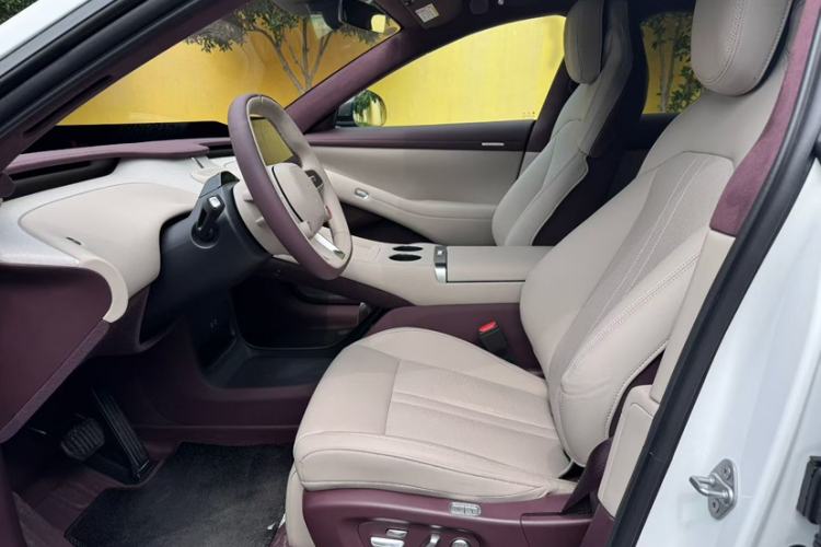 Used Xiaomi Auto YU7 2025 Ultra-Long Range High-Performance All-Wheel-Drive Max Edition Interior 2