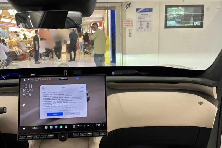 Used Xiaomi Auto YU7 2025 Ultra-Long Range High-Performance All-Wheel-Drive Max Edition Interior 2