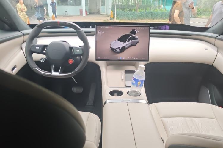 Used Xiaomi Auto YU7 2025 Ultra-Long Range High-Performance All-Wheel-Drive Max Edition Interior 2