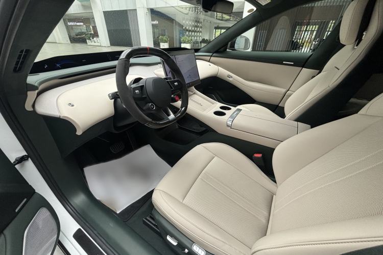 Used Xiaomi Auto YU7 2025 Ultra-Long Range High-Performance All-Wheel-Drive Max Edition Interior 2