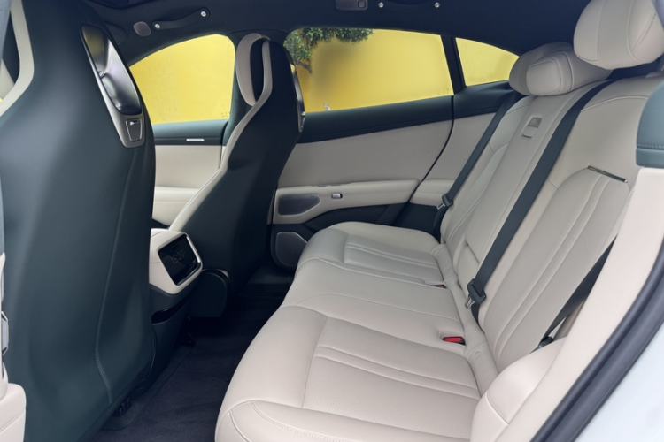 Used Xiaomi Auto YU7 2025 Ultra-Long Range High-Performance All-Wheel-Drive Max Edition Interior 3