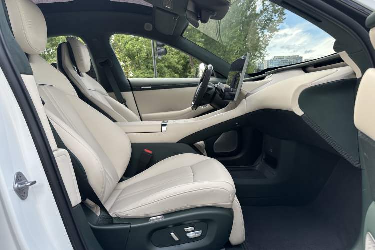 Used Xiaomi Auto YU7 2025 Ultra-Long Range High-Performance All-Wheel-Drive Max Edition Interior 3