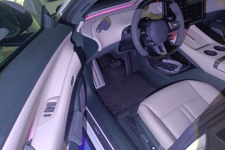 Used Xiaomi Auto YU7 2025 Ultra-Long Range High-Performance All-Wheel-Drive Max Edition Interior 3