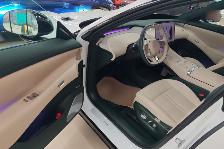 Used Xiaomi Auto YU7 2025 Ultra-Long Range High-Performance All-Wheel-Drive Max Edition Interior 3