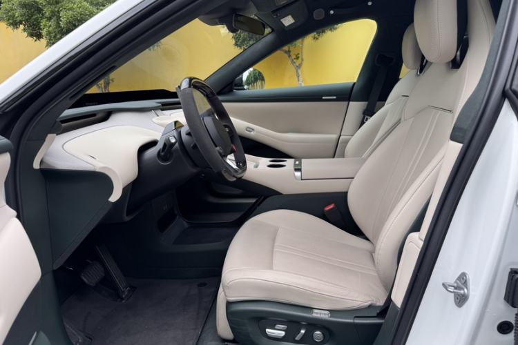 Used Xiaomi Auto YU7 2025 Ultra-Long Range High-Performance All-Wheel-Drive Max Edition Interior 4
