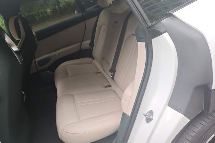 Used Xiaomi Auto YU7 2025 Ultra-Long Range High-Performance All-Wheel-Drive Max Edition Interior 4