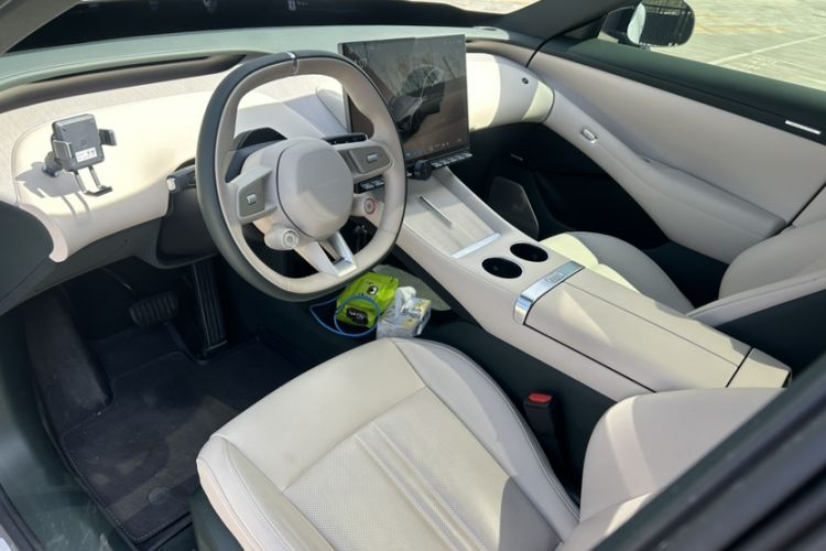 Used Xiaomi Auto YU7 2025 Ultra-Long Range Rear-Wheel Drive Version Interior 4
