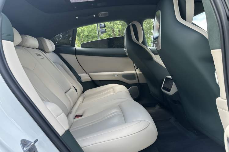 Used Xiaomi Auto YU7 2025 Ultra-Long Range High-Performance All-Wheel-Drive Max Edition Interior 4