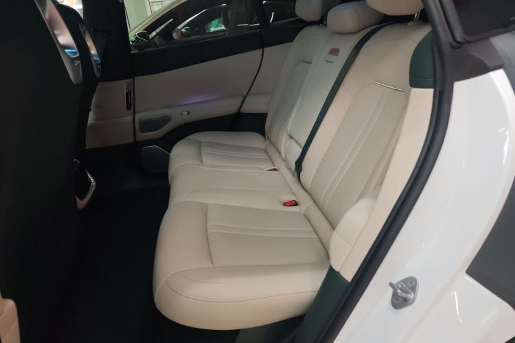 Used Xiaomi Auto YU7 2025 Ultra-Long Range High-Performance All-Wheel-Drive Max Edition Interior 4